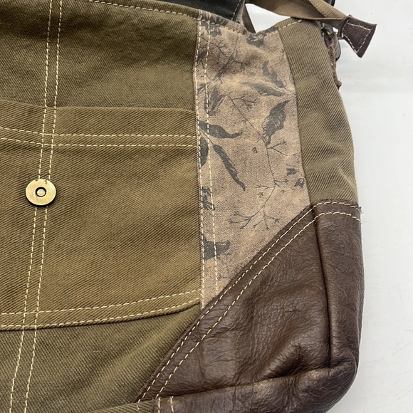 Myra 100% Handmade Messenger Type Upcycled Bag Canvas and Leather MCB4685M - Picture 5 of 12